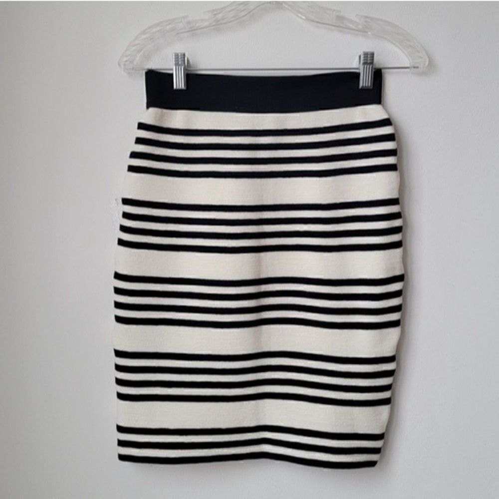 Forever 21 Parisian Old Money Textured Stripped Pencil Skirt Size Small
